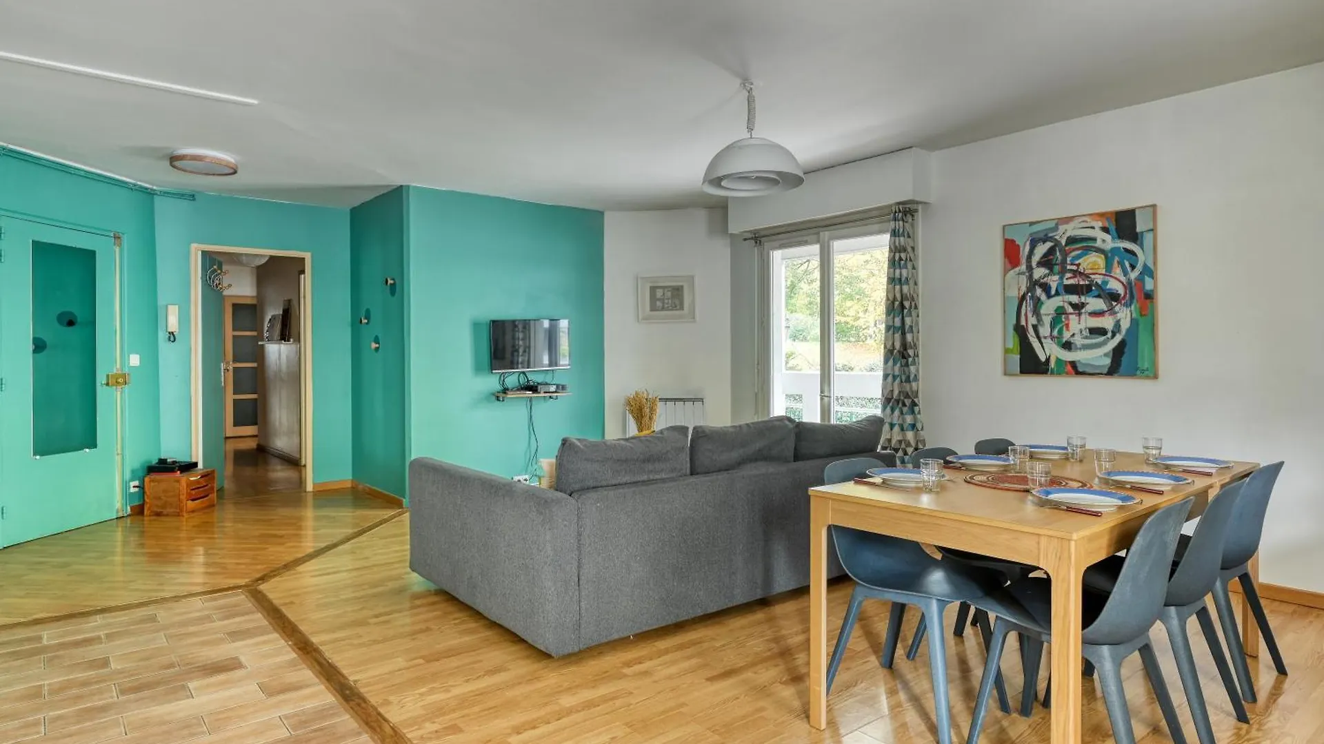 3 Bedroom With Balconies 아파트 *